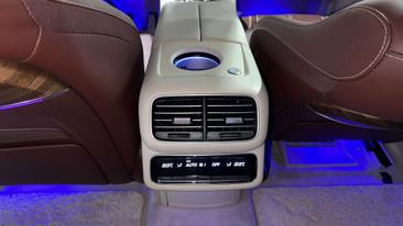Mercedes GLS 600 Maybach — photo 37