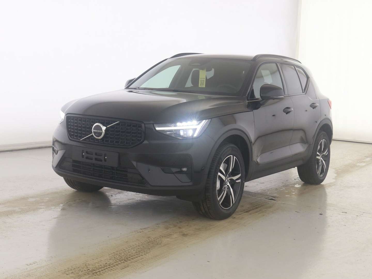 Volvo XC40 B3 Momentum - 2025 - Joinsteer - #1