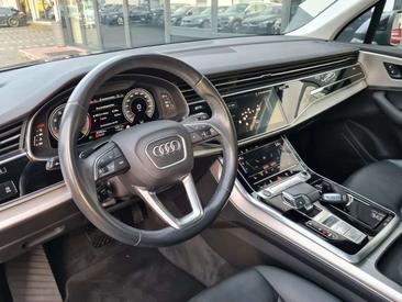 Audi Q7 55 TFSI — photo 10