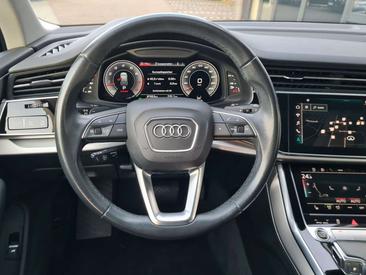 Audi Q7 55 TFSI — photo 11