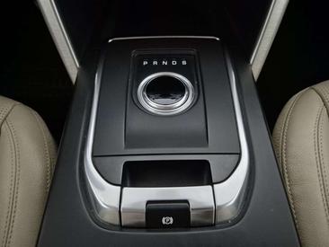 Land Rover Discovery Sport D180 HSE Luxury — photo 11