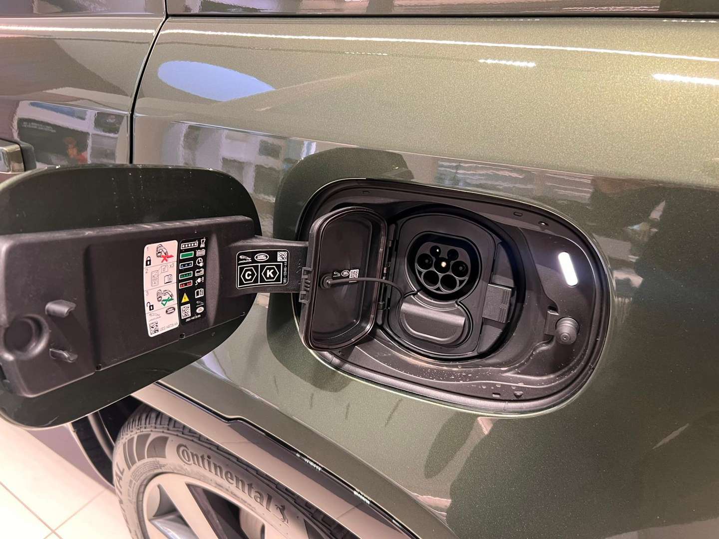 Land Rover Defender X-Dynamic HSE P300e - 2025 - Joinsteer - #7