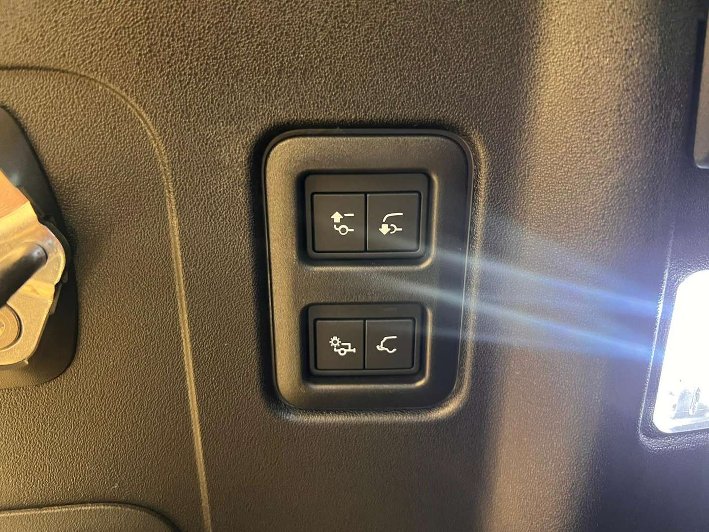 Land Rover Defender X-Dynamic HSE P300e - 2025 - Joinsteer - #25