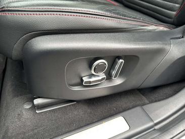 Land Rover Discovery Sport D200 R-Dynamic — photo 25
