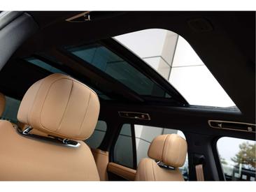 Land Rover Range Rover HSE P550E — photo 10