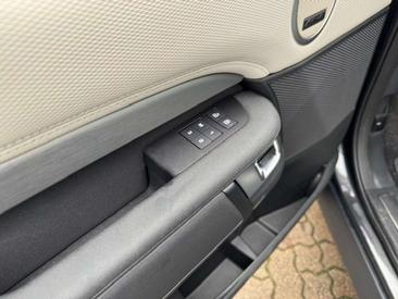 Land Rover Discovery D250 Dynamic SE — photo 16
