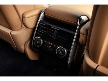 Land Rover Range Rover HSE P550E — photo 24