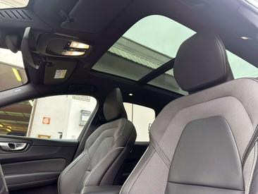 Volvo XC60 T6 Recharge R-Design — photo 15