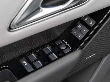 Land Rover Range Rover Velar D300 Dynamic HSE — photo 18