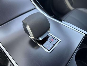 Land Rover Range Rover Velar D300 Dynamic SE — photo 16