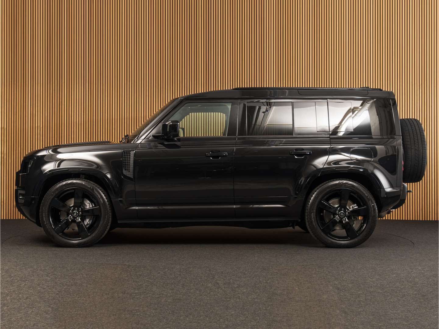 Land Rover Defender 110 2.0 P300e X-Dynamic HSE ROOD LEDER - 2025 - Joinsteer - #2