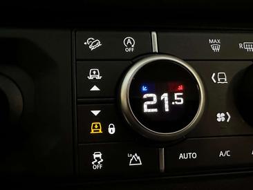 Land Rover Defender 110 SE Awd 3.0d I6 Mhev 200cv Auto — photo 8