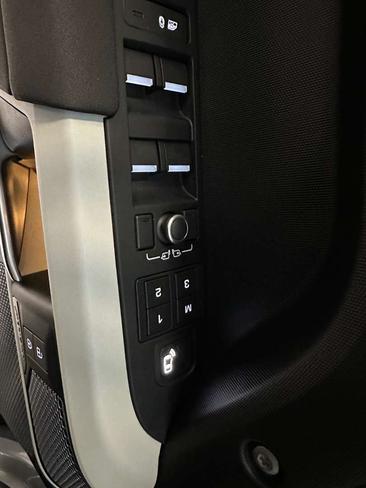 Land Rover Defender 110 SE Awd 3.0d I6 Mhev 200cv Auto — photo 10