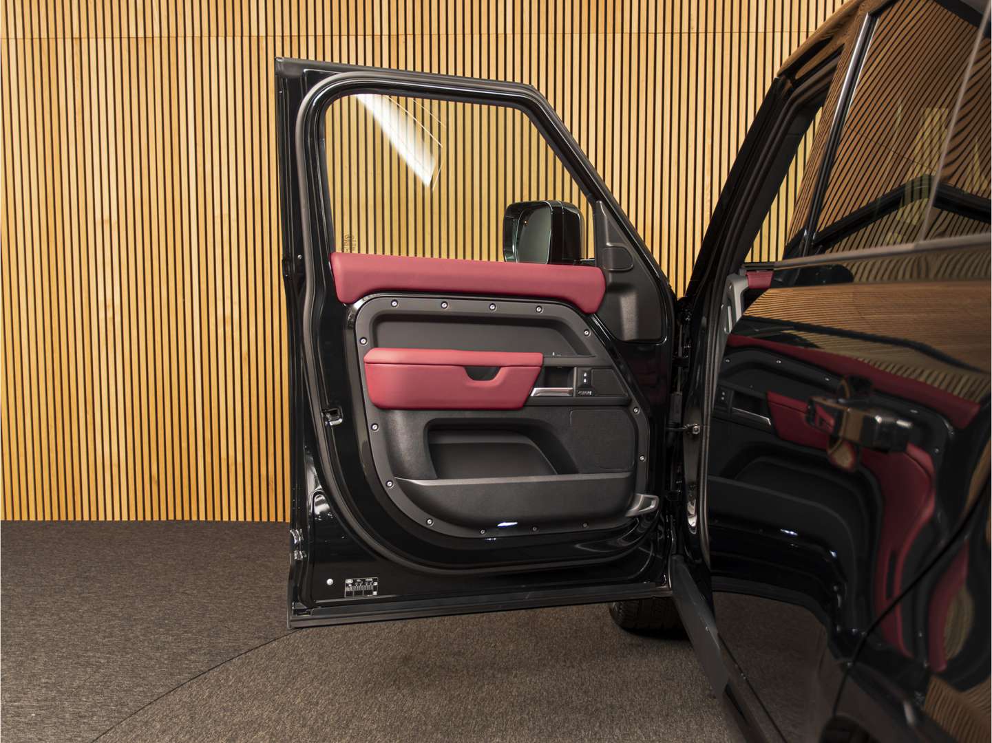 Land Rover Defender 110 2.0 P300e X-Dynamic HSE ROOD LEDER - 2025 - Joinsteer - #16