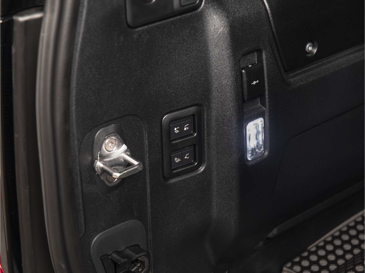 Land Rover Defender 110 2.0 P300e X-Dynamic HSE ROOD LEDER - 2025 - Joinsteer - #25