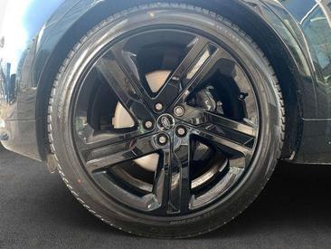 Land Rover Discovery 35th Anniversary Edition D350 — photo 9
