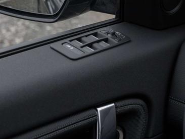 Land Rover Discovery Sport Dynamic SE P270e — photo 14