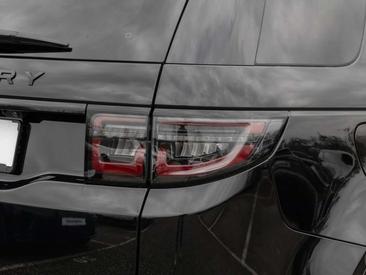 Land Rover Discovery Sport P270e Dynamic SE — photo 16