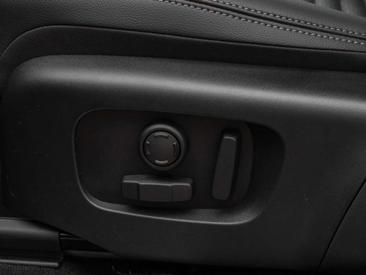 Land Rover Discovery Sport P270e Dynamic SE — photo 18