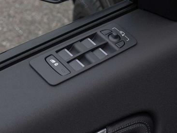 Land Rover Discovery Sport P270e Dynamic SE — photo 19