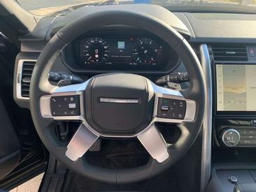 Land Rover Discovery 35th Anniversary Edition D350 — photo 16