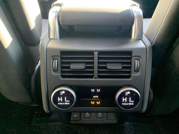 Land Rover Discovery 35th Anniversary Edition D350 — photo 19