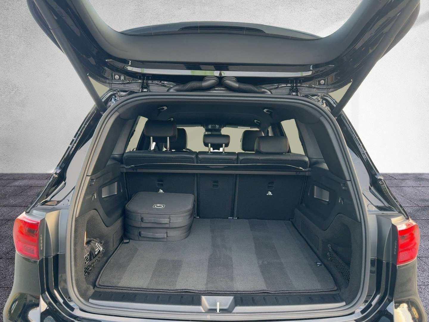 Mercedes EQB 300 Night Edition - 2024 - Joinsteer - #6