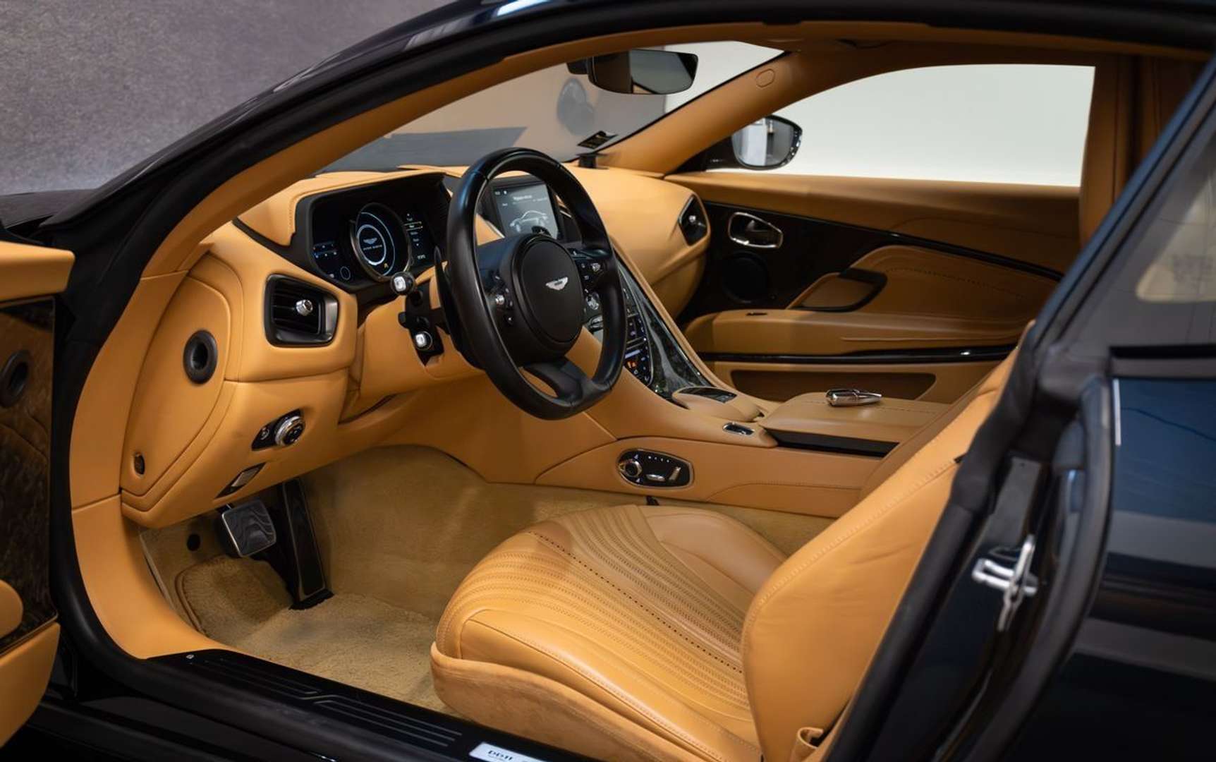 Aston Martin DB11 V12 5.2 AMR - 2017 - Joinsteer - #5