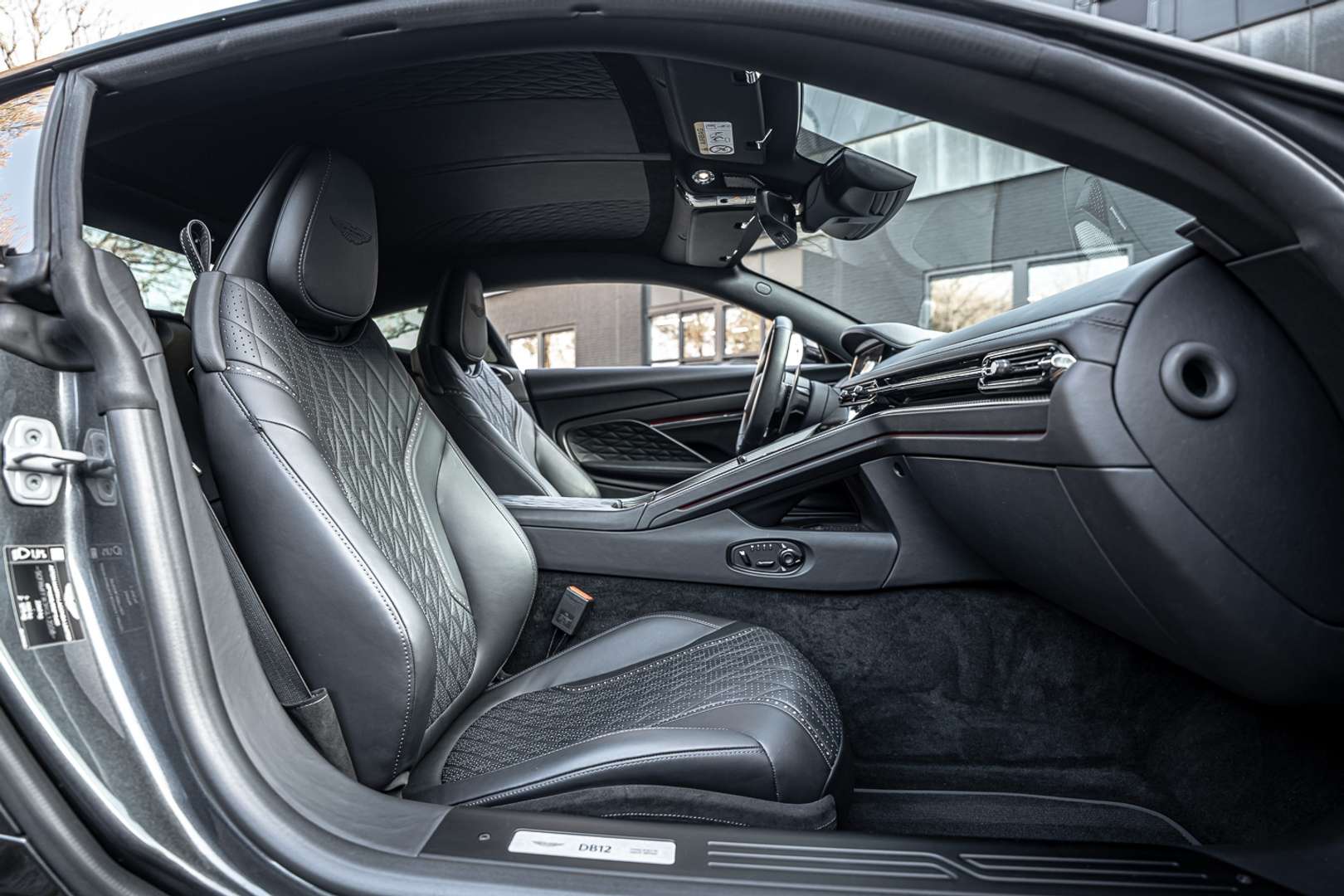 Aston Martin DB12 Coupé V8 Carbon - 2025 - Joinsteer - #4