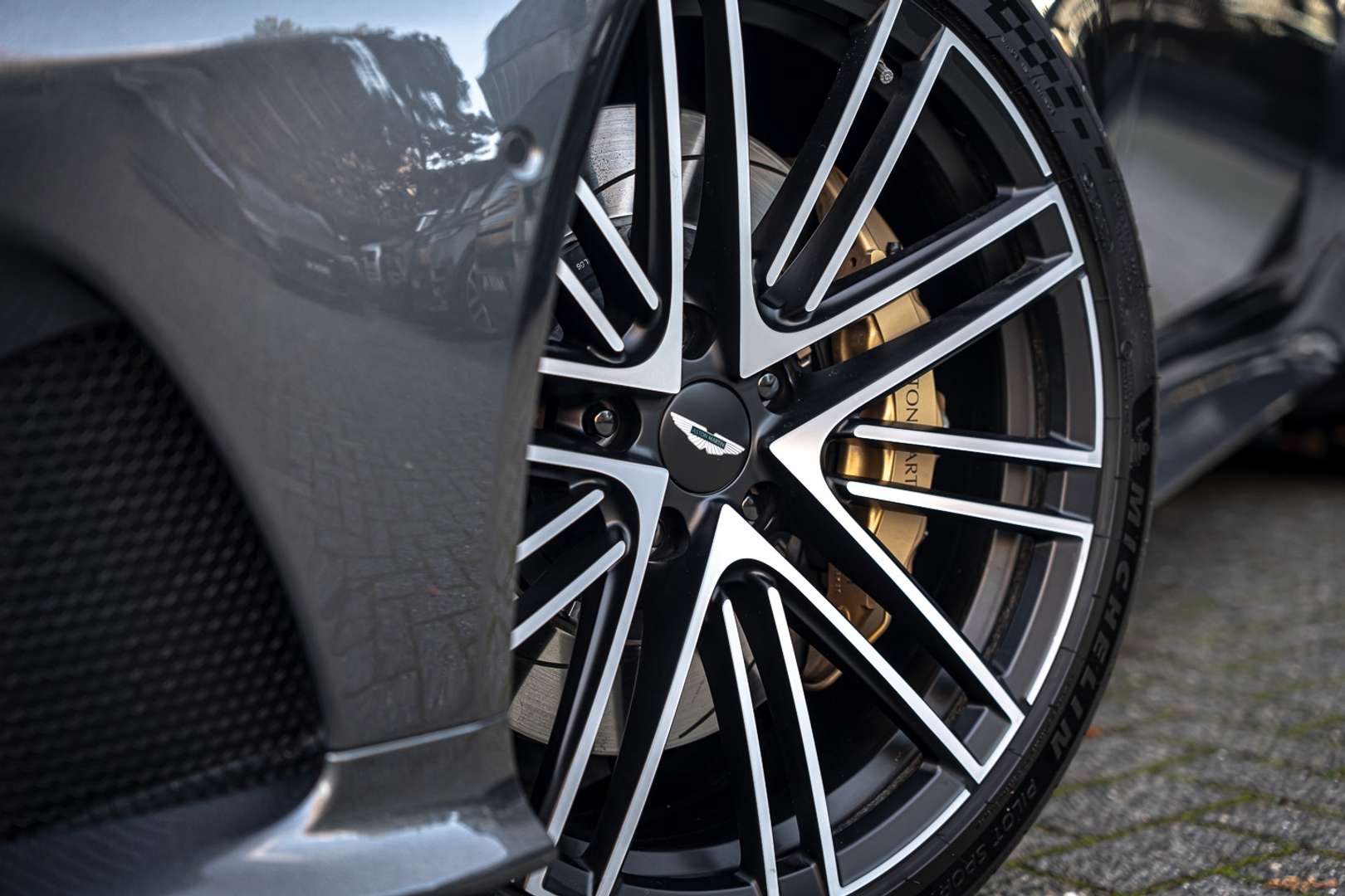 Aston Martin DB12 Coupé V8 Carbon - 2025 - Joinsteer - #5