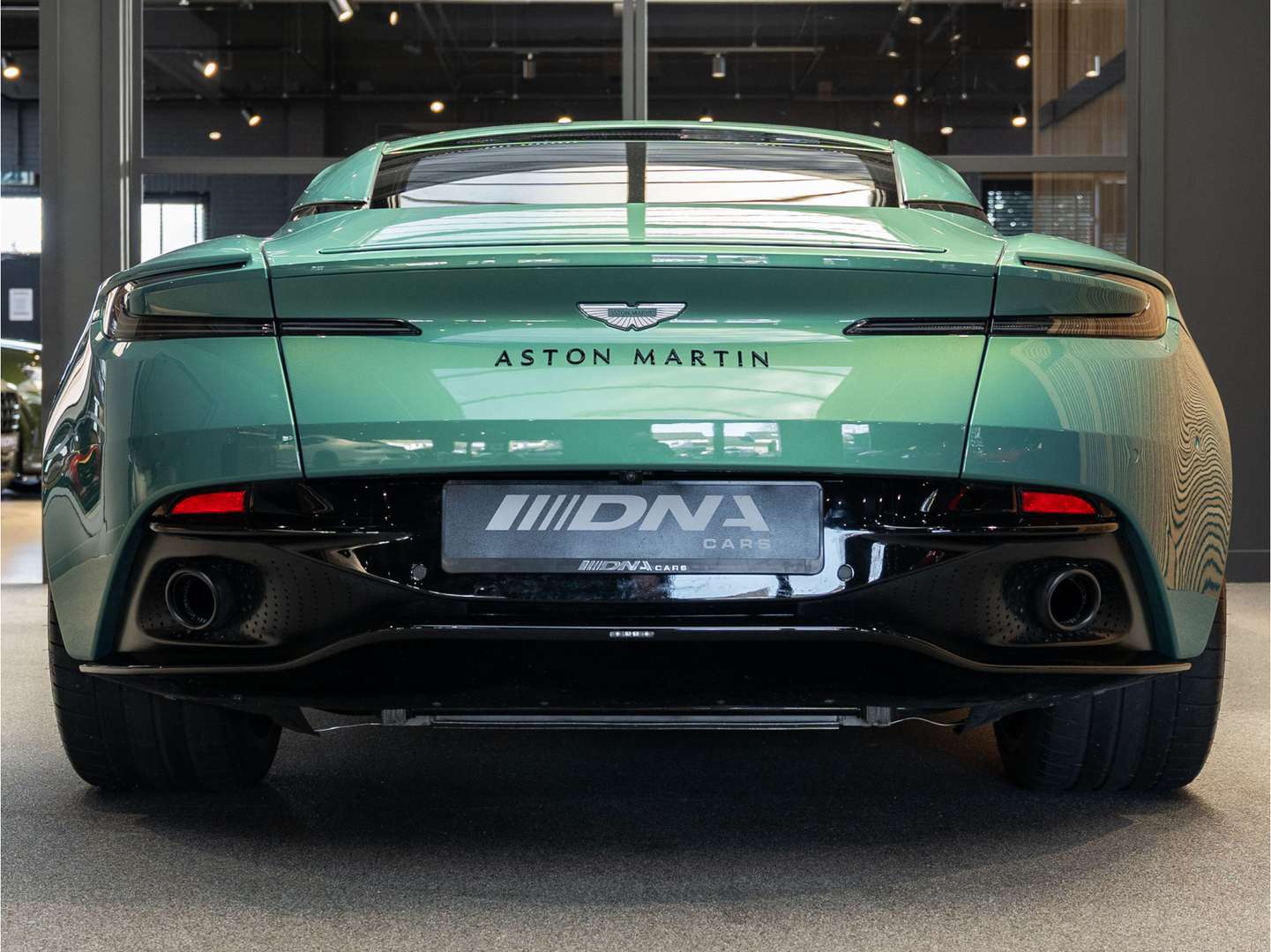 Aston Martin DB12 Coupé 4.0 V8 Bowers&Wilkins - 2023 - Joinsteer - #4