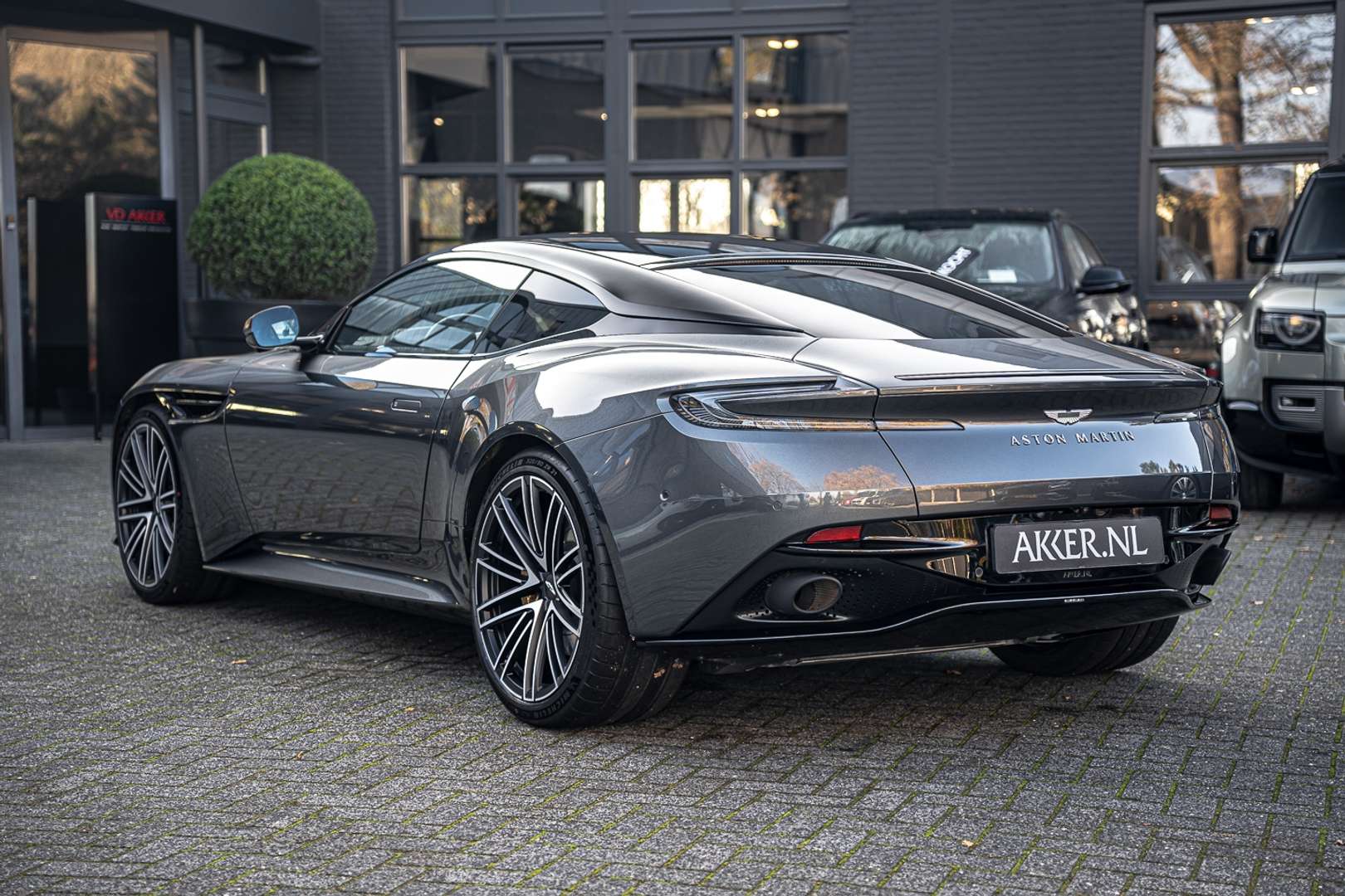 Aston Martin DB12 Coupé V8 Carbon - 2025 - Joinsteer - #21