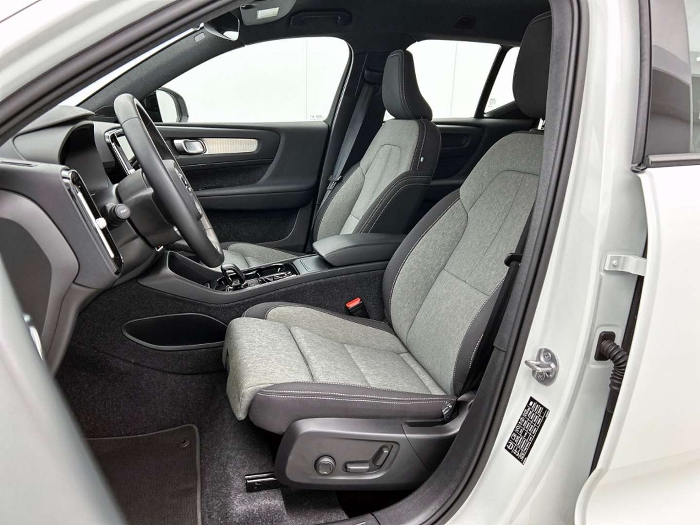 Volvo XC40 B4 Dark - 2025 - Joinsteer - #9