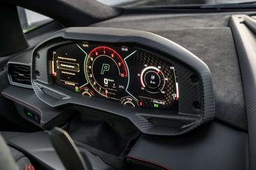 Lamborghini Revuelto — photo 11