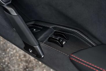 Lamborghini Revuelto — photo 24