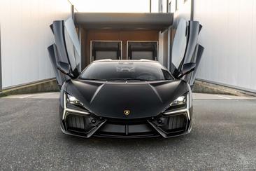 Lamborghini Revuelto — photo 27