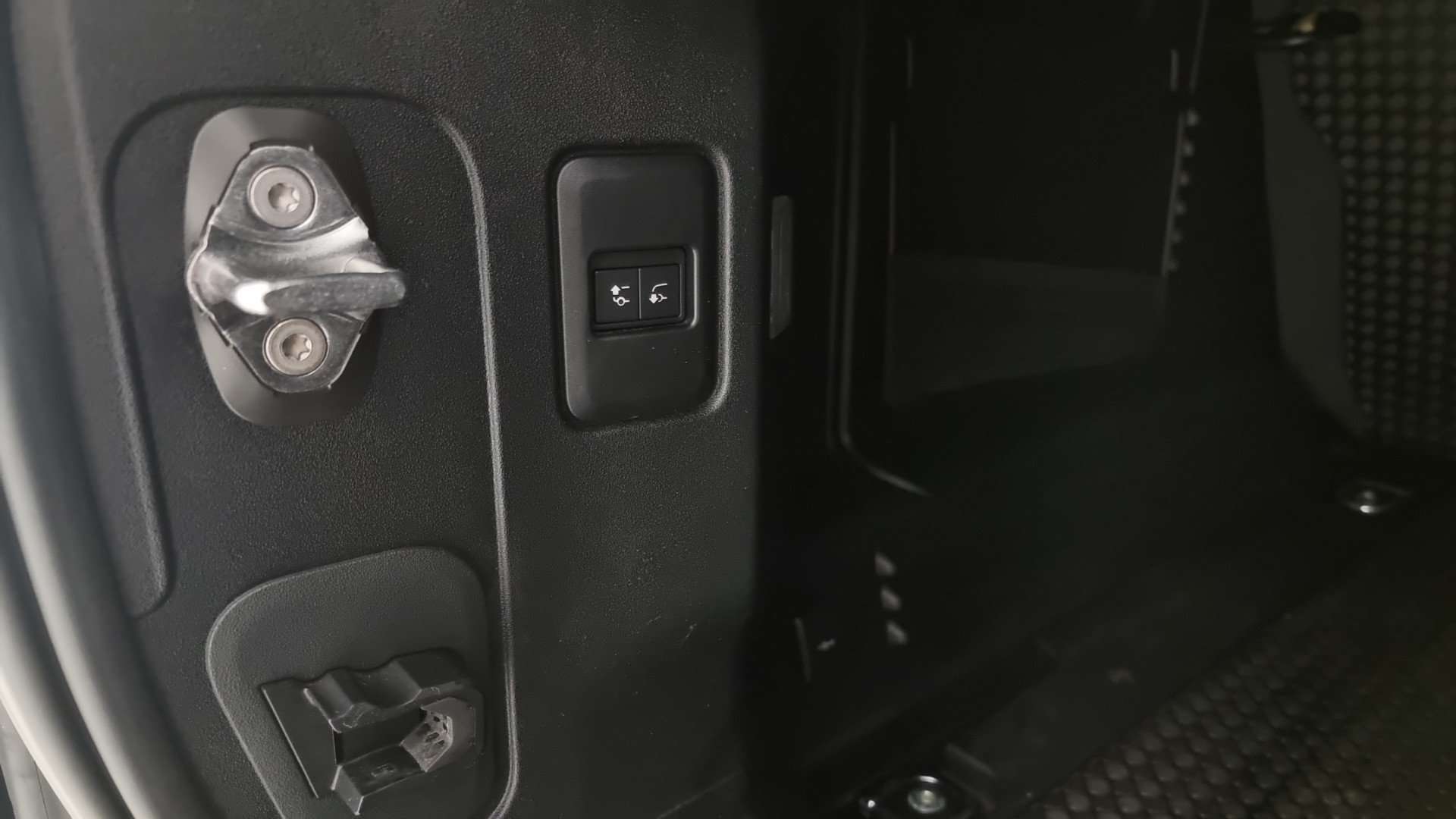 Land Rover Defender 110 SE 3.0D I6 200 CV AWD Auto - 2023 - Joinsteer - #24