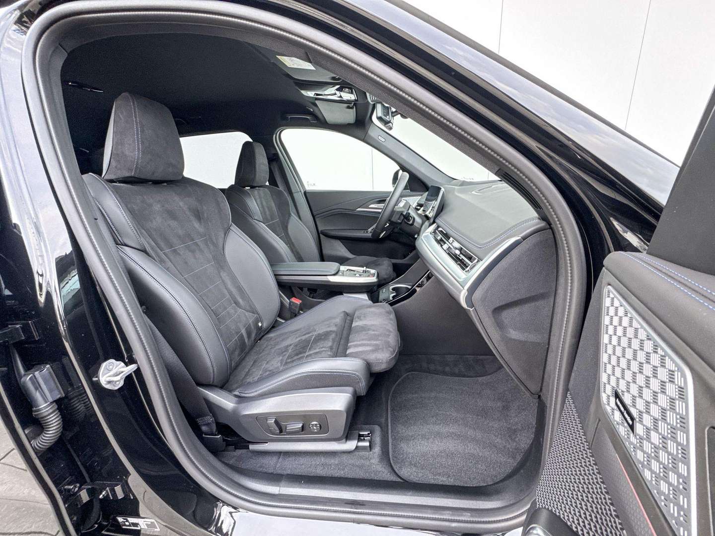 BMW IX1 Launch Edition XDrive30 - 2025 - Joinsteer - #6