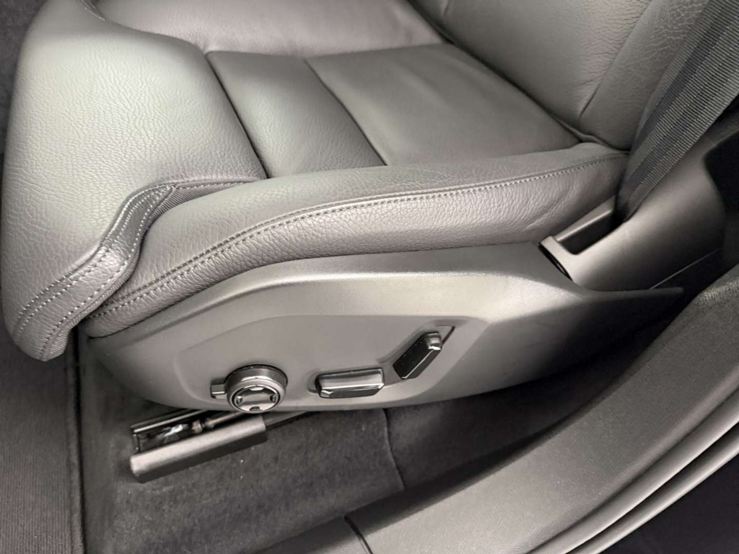 Volvo XC60 B5 Core - 2025 - Joinsteer - #15