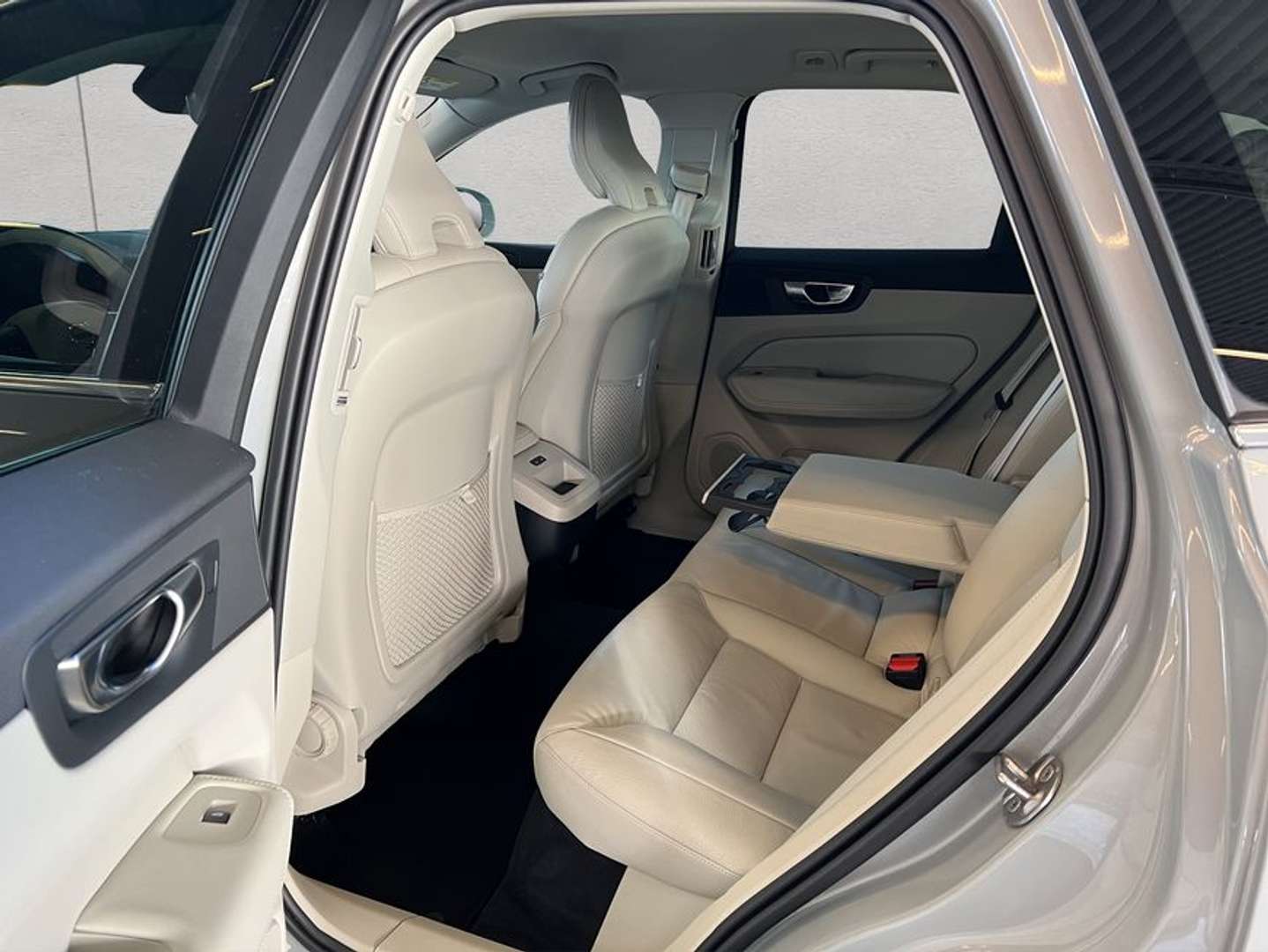 Volvo XC60 B5 Lederpolsterung - 2024 - Joinsteer - #15