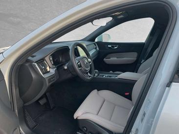 Volvo XC60 T6 Recharge Core — photo 2