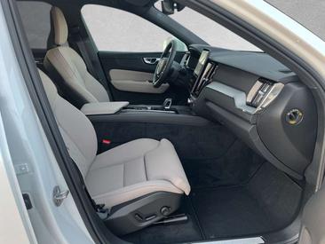 Volvo XC60 T6 Recharge Core — photo 3