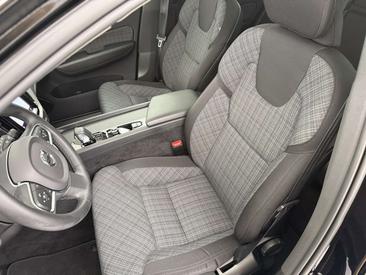 Volvo XC60 T6 Recharge Core — photo 14
