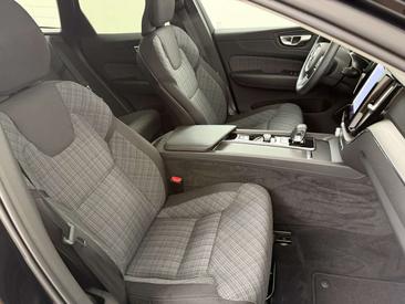 Volvo XC60 T6 Recharge Core — photo 25