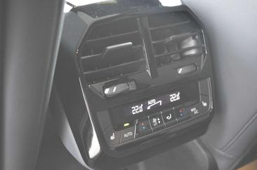 BMW IX M60 M60 XDrive — photo 11