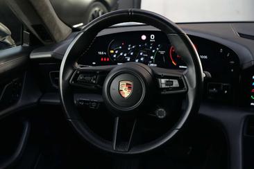 Porsche Taycan Turbo S — photo 4