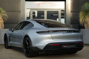 Porsche Taycan Turbo S — photo 6