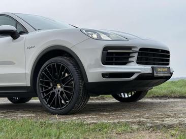 Porsche Cayenne III E-Hybrid Coupé — photo 17