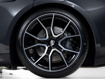Porsche Taycan Base — photo 2