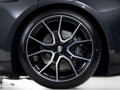 Porsche Taycan Base